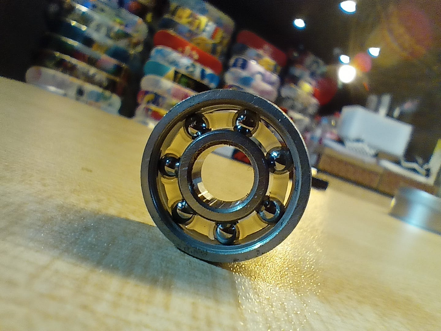 The ABEC 7 rating of the bearings provides accurate control and agility.