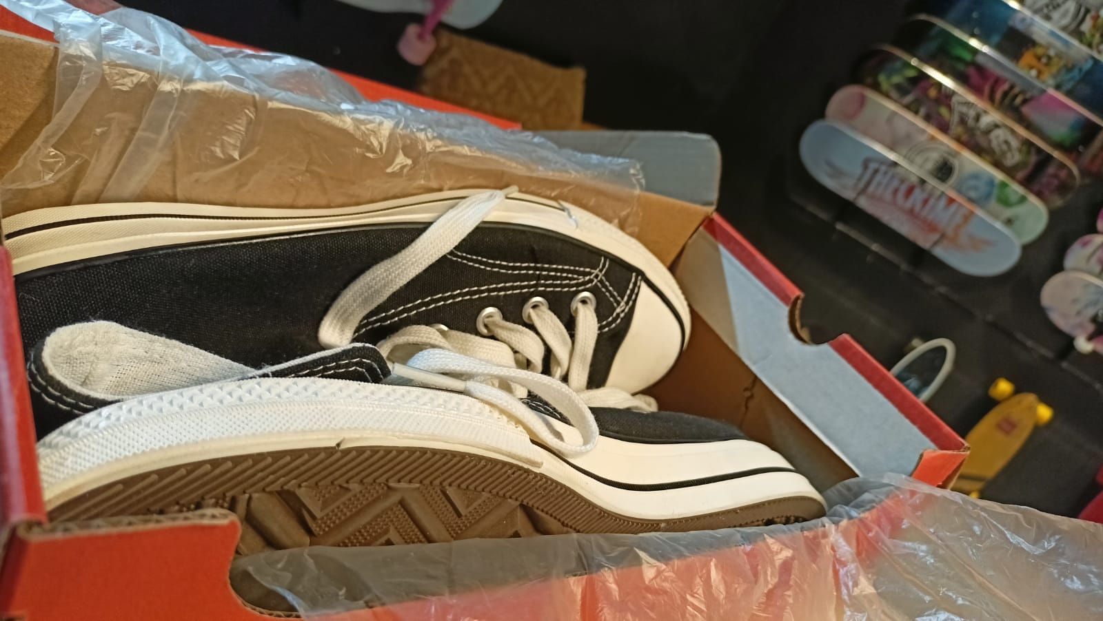 Shoe unboxing of the Converse Chuck Taylor All Star Canvas Low Top Sneaker
