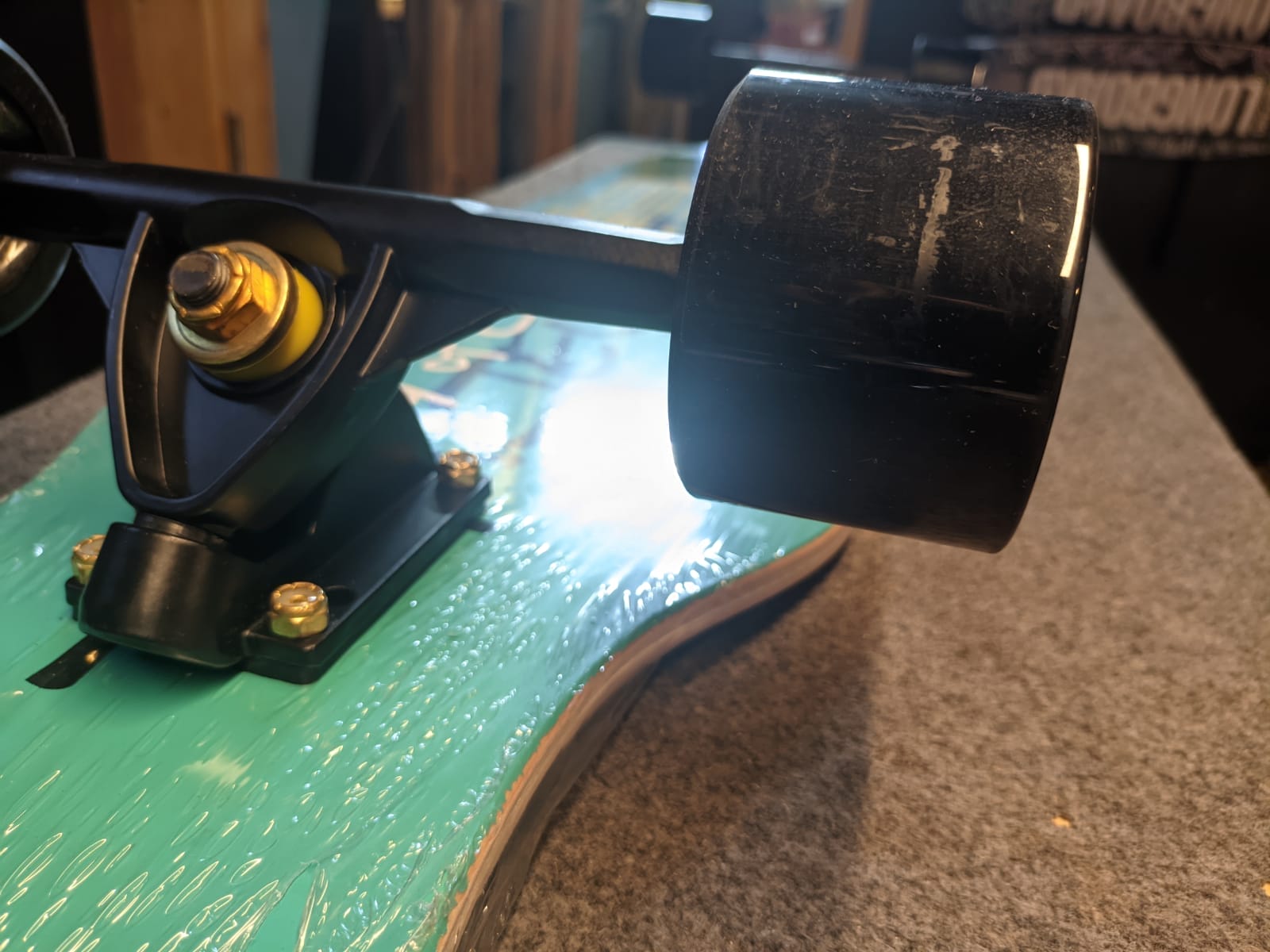 Wheel bite is a key worry for longboard riders, but this board has addressed this issue with its exact cuts and concave shape.